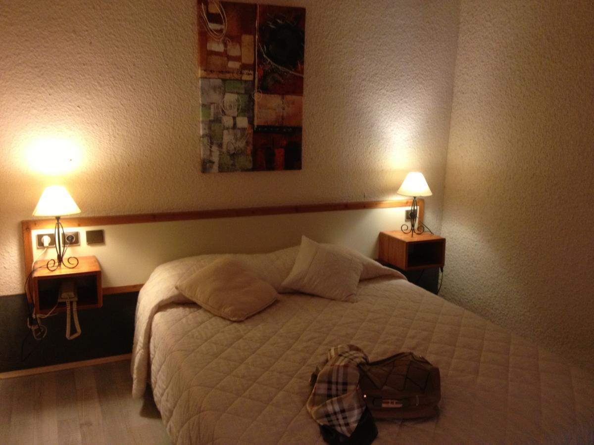 Hotel Cartusia Sarcenas Номер фото