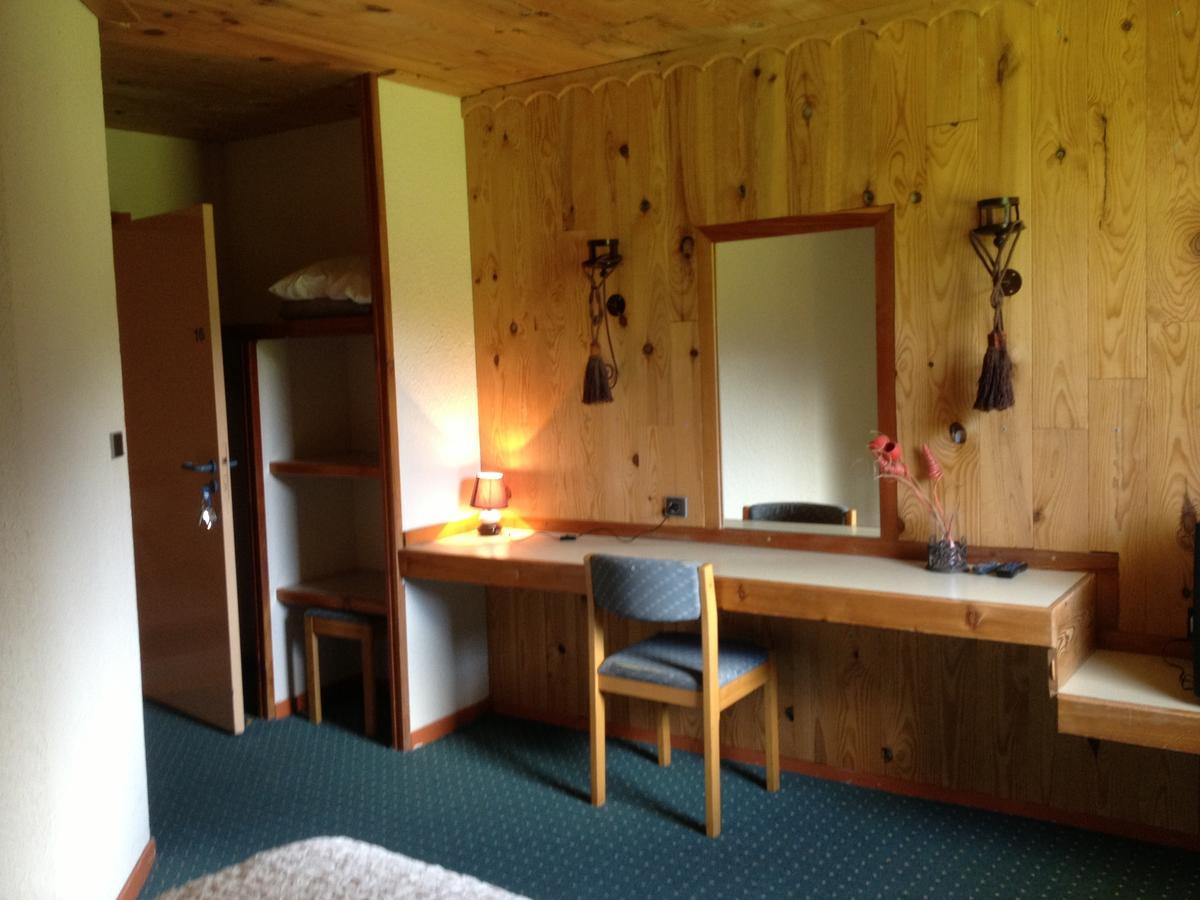 Hotel Cartusia Sarcenas Номер фото
